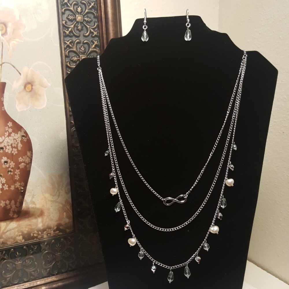 Light turquoise and silver necklace/earrings NEW